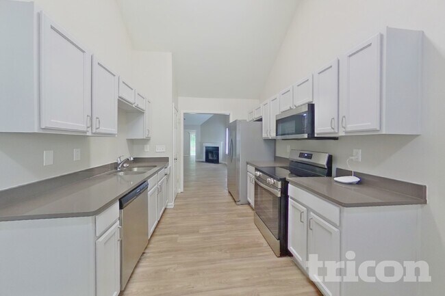 Foto del edificio - 7715 Hidden Creek Dr