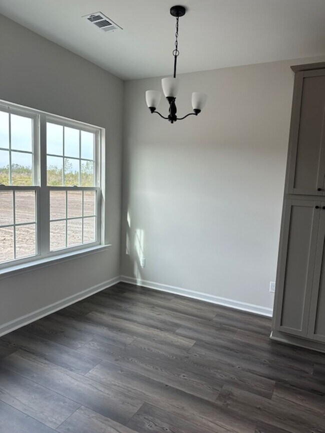 Building Photo - FOR RENT