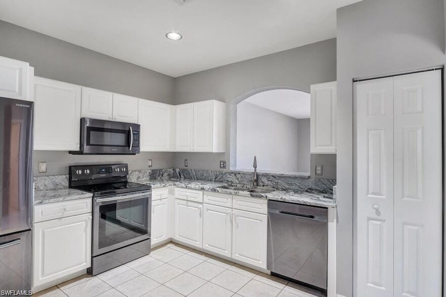 Foto principal - 10030 Salina St