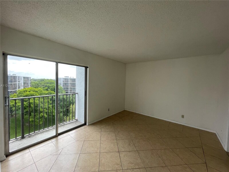 8740 Sherman Cir N, Miramar, FL 33025 Room for Rent in Miramar, FL