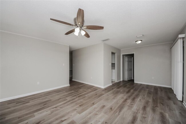 Foto del edificio - 3423 Silverwood Dr