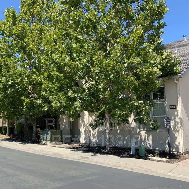 Building Photo - 6347 Newhaven Ln