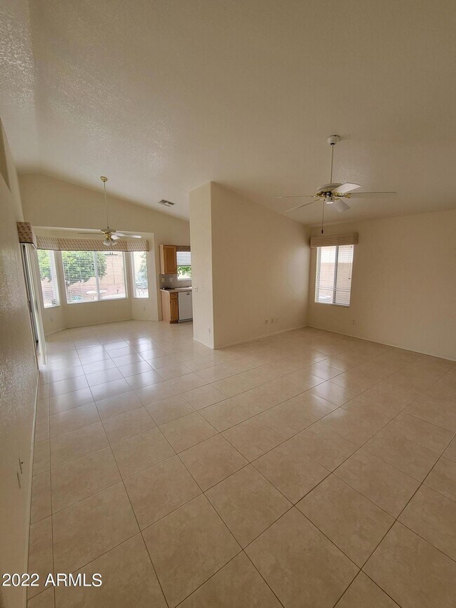 Building Photo - 10368 W Potter Dr