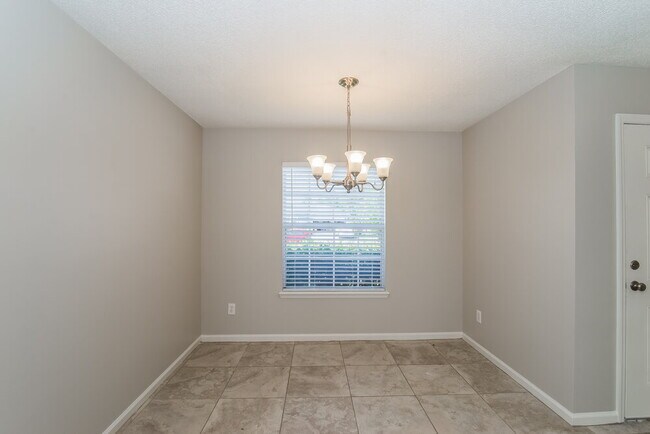 Foto del edificio - 617 Stonehill Pl