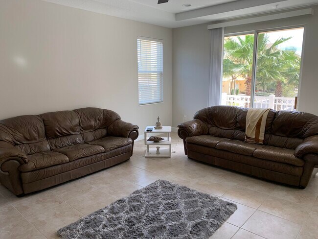 Foto del edificio - 1296 Bolton Pl