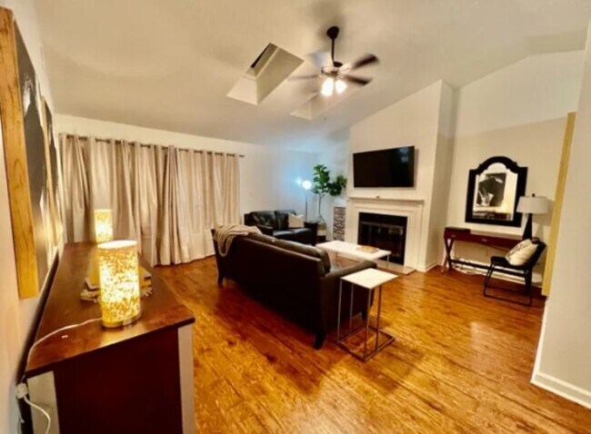 Foto del edificio - 1413 Willow Crossing Dr