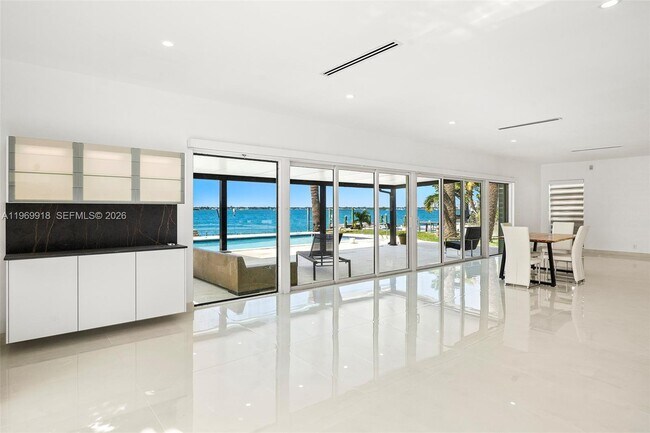 Foto del edificio - 1101 S Shore Dr