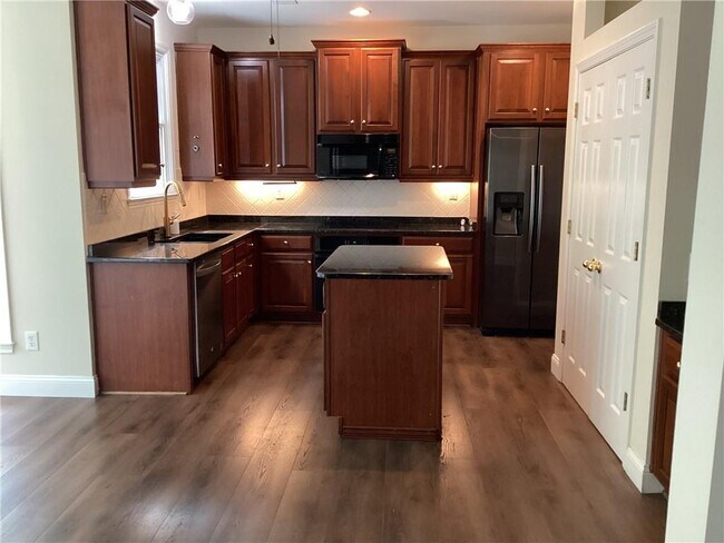 Building Photo - 402 Woodbrook Ct