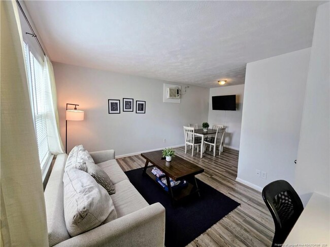 Foto del edificio - 812 Pilot Ave