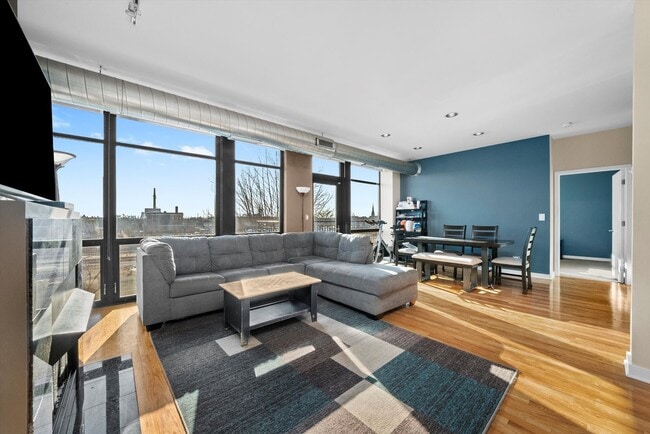 Foto del edificio - 1001 W 15th St