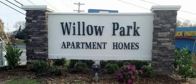 Building Photo - WILLOW PARK APARTMENTS