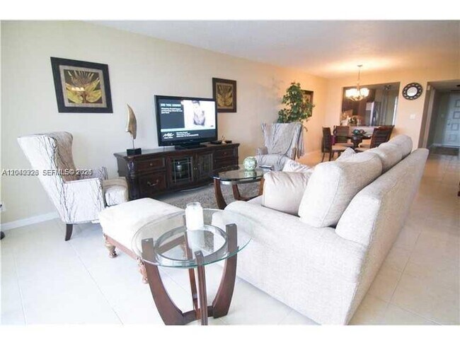 Building Photo - 4030 W Palm Aire Dr