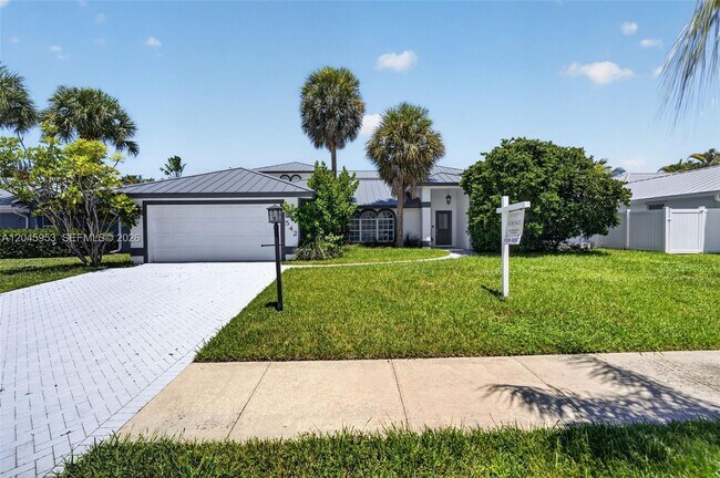 Foto del edificio - 542 N Cypress Dr