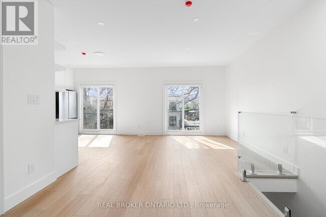 Photo du bâtiment - 21 Farnham Ave