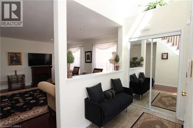 Building Photo - 114 Blackburn Dr