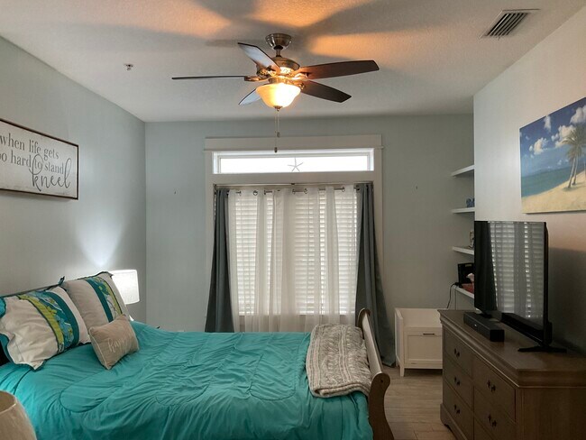 Building Photo - 335 Ahern St