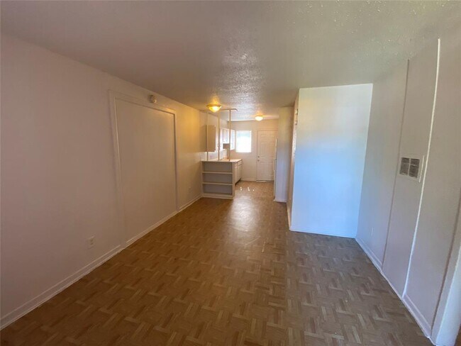 Building Photo - 4211 Rockingham St