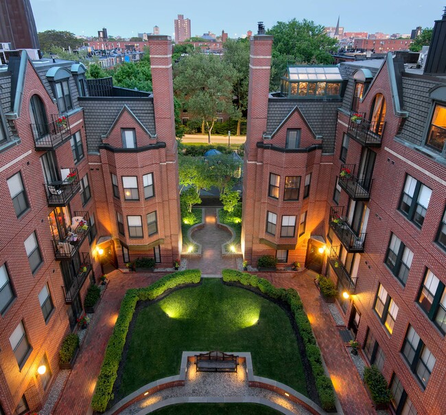 Gorgeous courtyard - 7 Harcourt St