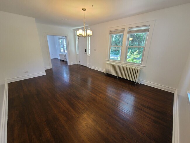 Foto del edificio - 4 bedrooms and 1.5 bathrooms, this home of...
