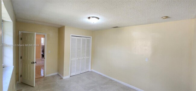 Foto del edificio - 1773 NE 146th St