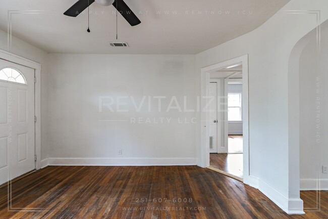 Building Photo - Newly Updated 3 Bed/1.5 Bath in Toulminville!