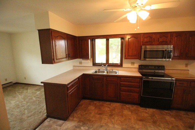Building Photo - 652 Stoner Trail Road
