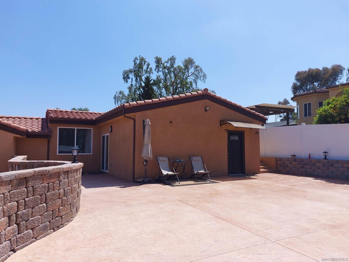 Primary Photo - 709 Vale View Dr