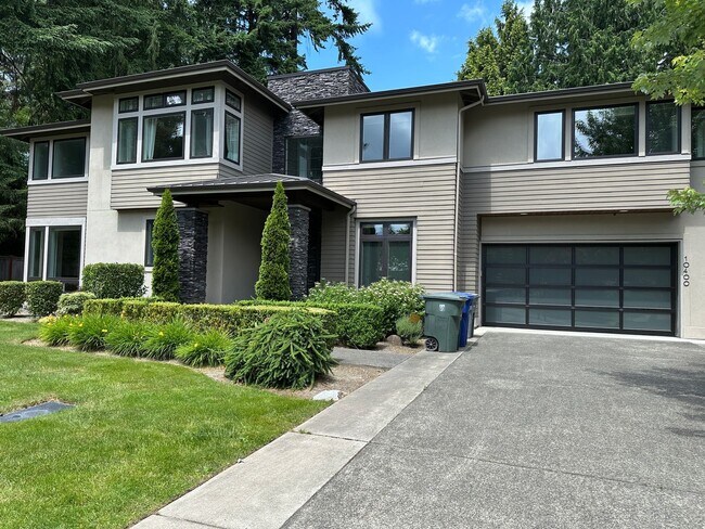 Building Photo - Rare and Beautiful 5 Bedroom property in E...