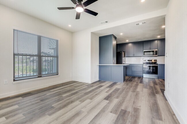 Foto del edificio - RENOVATED 4-BEDROOM IN SOUTH SAN ANTONIO