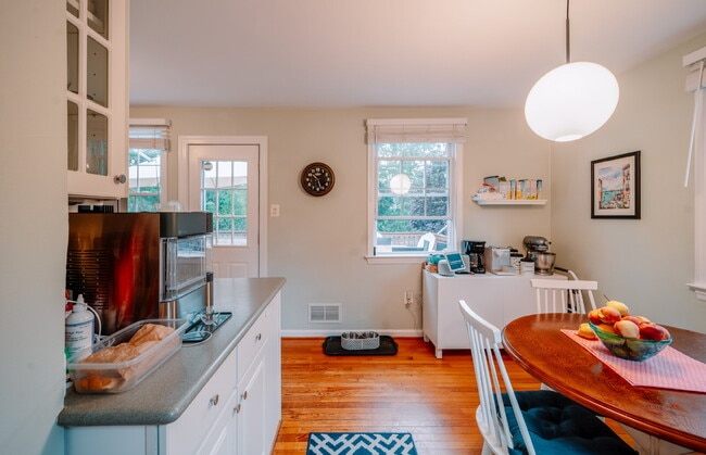 Building Photo - Charming Cape Cod Retreat in Prime Falls C...