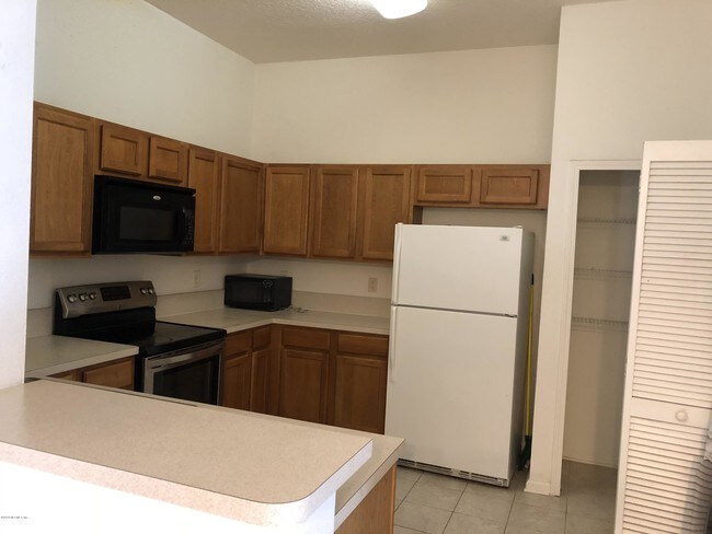 Building Photo - 9575 Amarante Cir