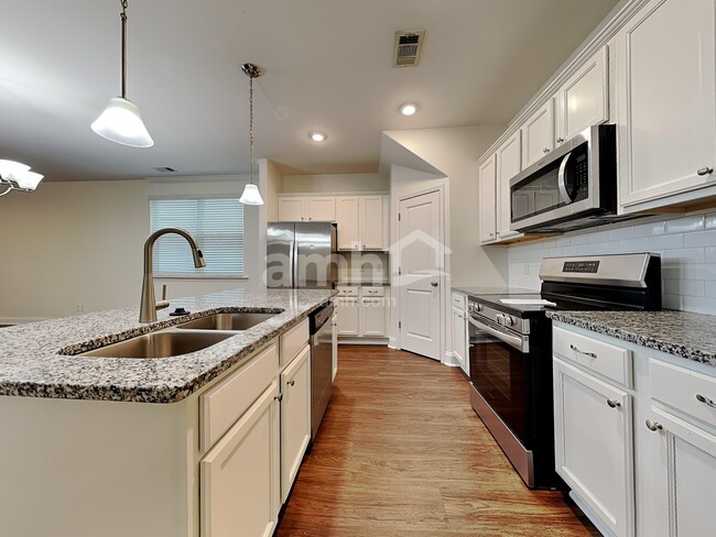 Building Photo - 16 Cherry St