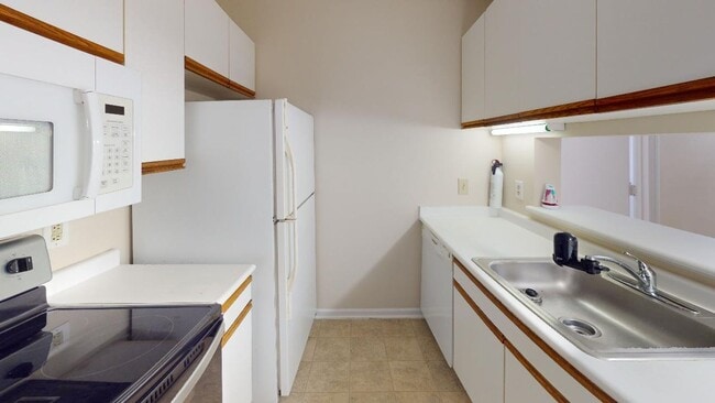 Building Photo - 11011 Graduate Lane #2 Bedroom 1
