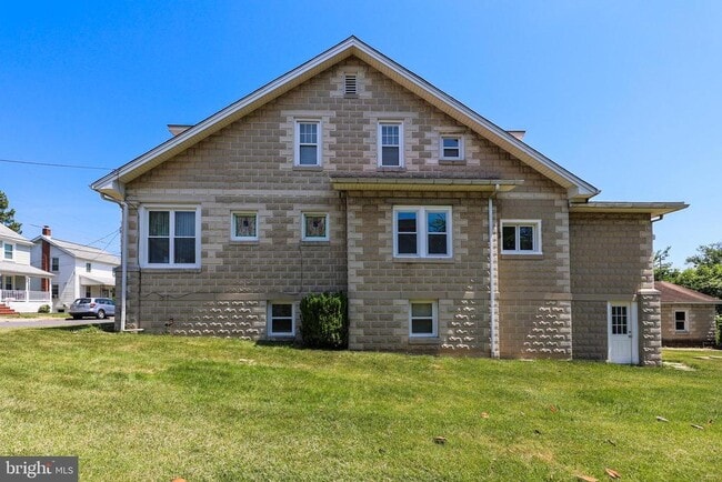 Foto del edificio - 1321 Maple Ave