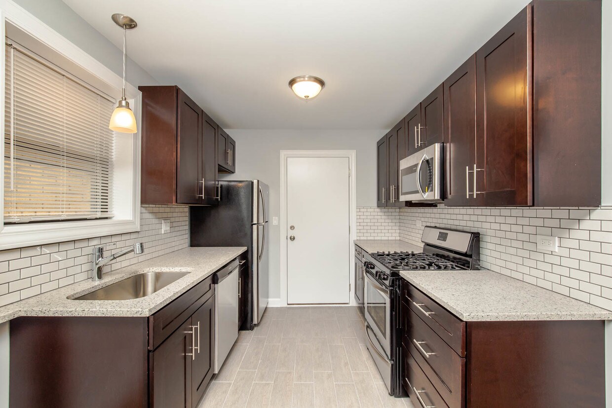 Foto principal - 6801 N Ridge Blvd