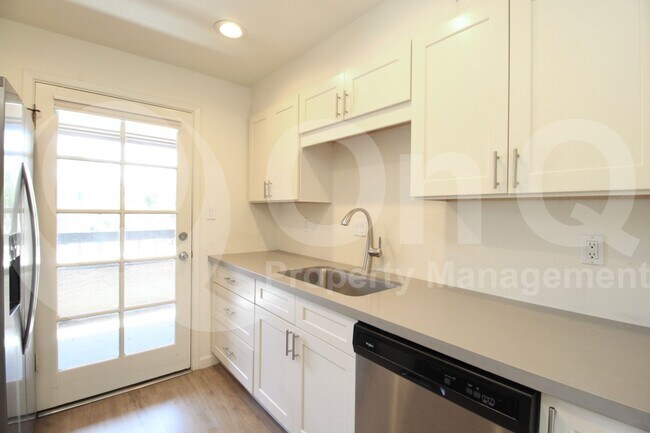 Building Photo - 5998 N 78th St