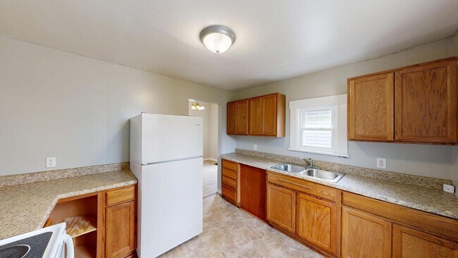 Foto del edificio - Spacious 3 Bedroom Home for Rent Near Downtown Toledo