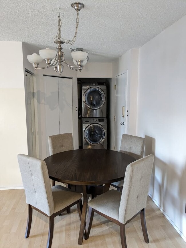 Photo du bâtiment - 10520 120 St NW