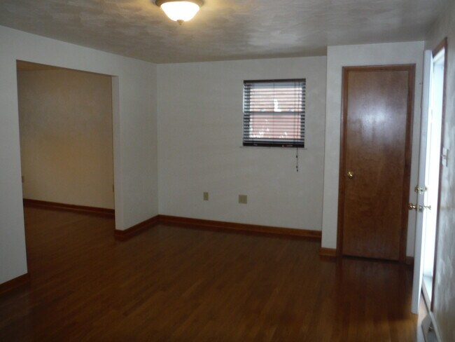 Building Photo - 421 Guys Run Rd