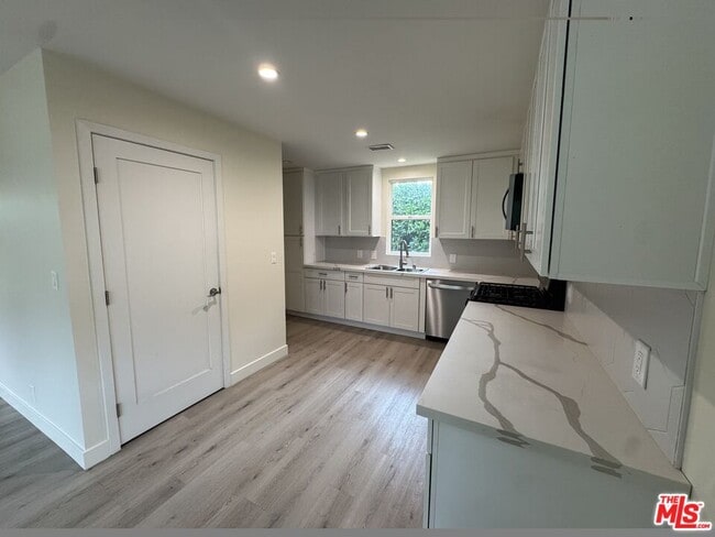 Foto del edificio - 3116 W 81st St