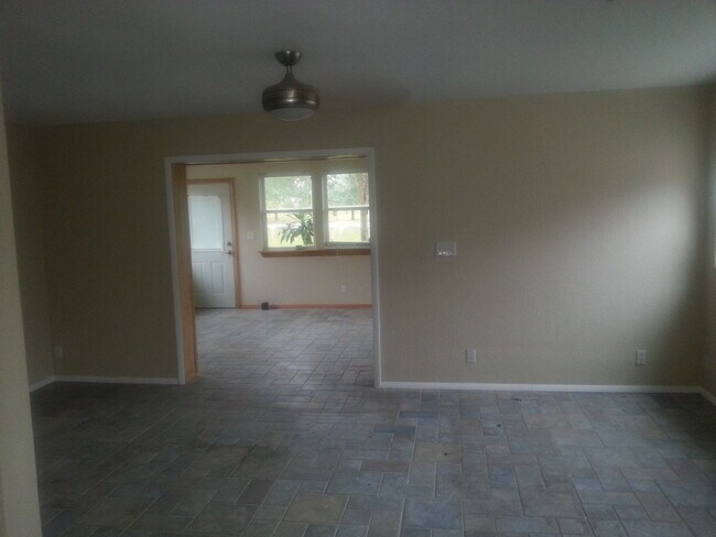Building Photo - Villages of Southport 3/1 single home: App...