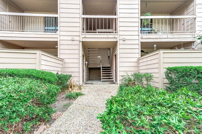 Building Photo - 2125 Augusta Dr