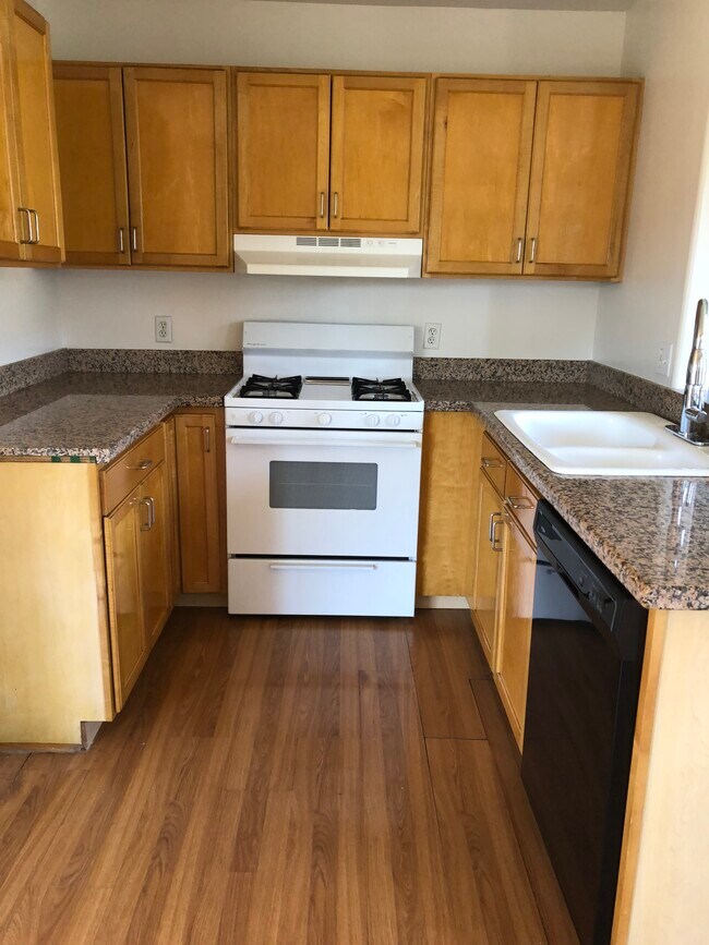 Kitchen - 2563 S Sepulveda Blvd