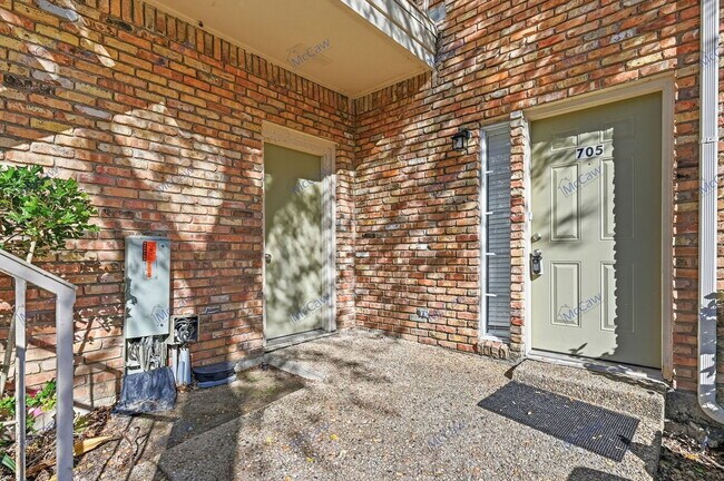 Building Photo - 7151 Gaston Ave