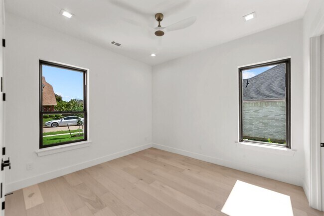 Foto del edificio - 9727 Williford Trl