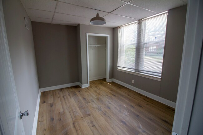 Building Photo - 919 Bates St