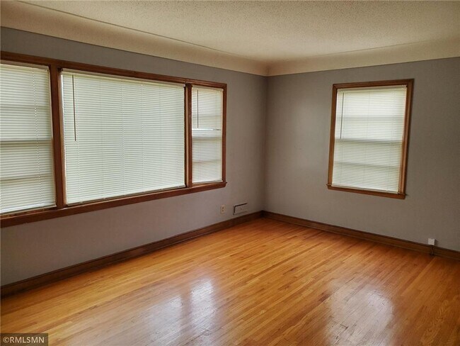Foto del edificio - 407 5th Ave NE