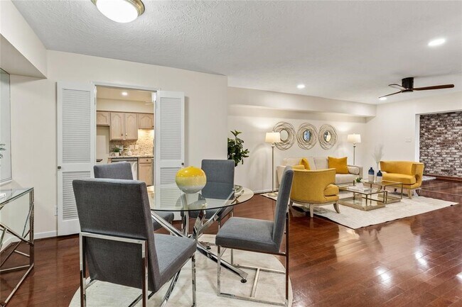 Foto del edificio - 353 N Post Oak Ln