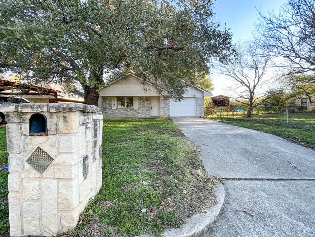 Building Photo - 407 N Bermuda St