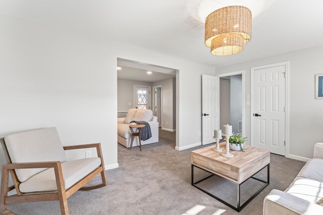 Foto del edificio - 445 S Riverside Dr